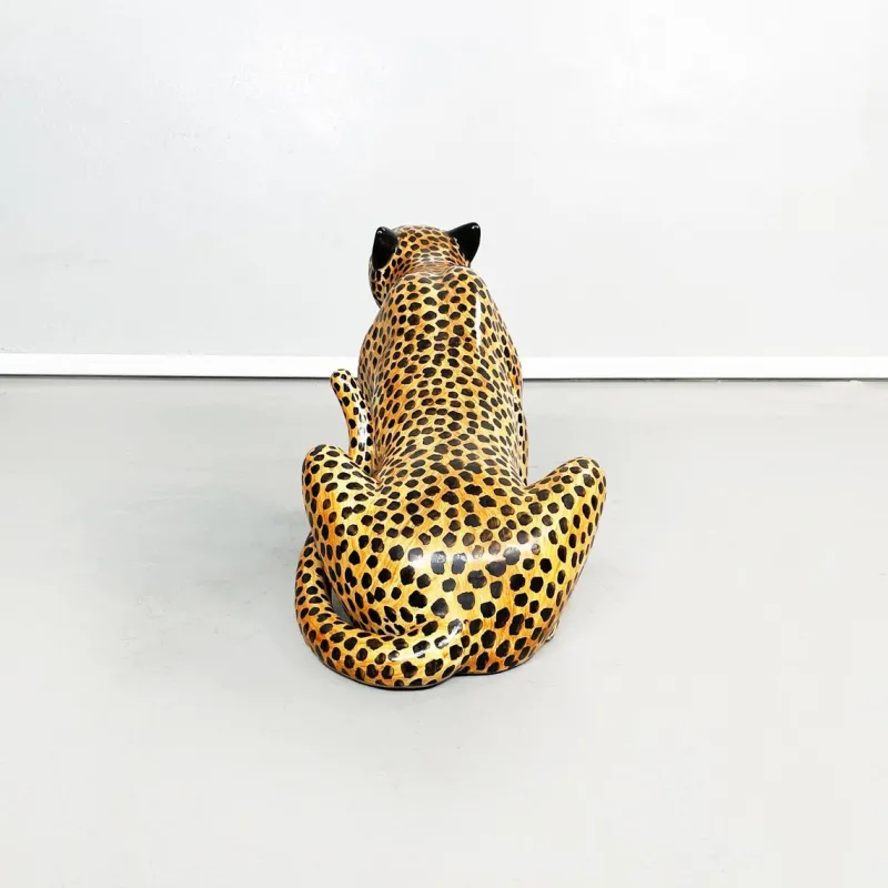 Pamono Mid-Century Modern Italian Feline Animal Cheetah Ceramic Statue, 1960s> Mid-Century
