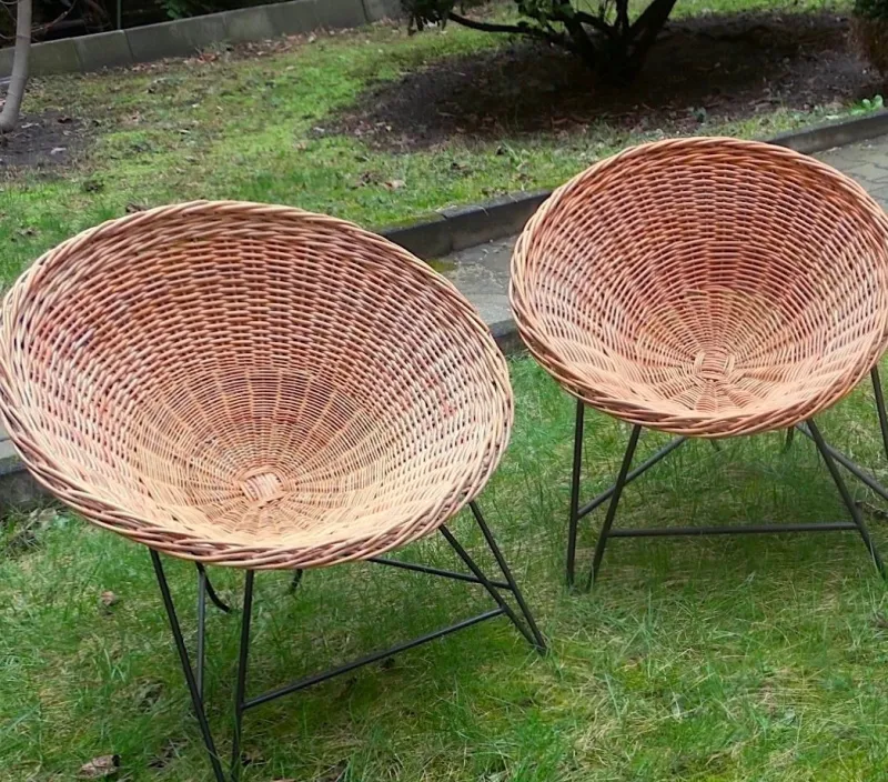 Pamono Mid-Century Modern Rattan and Iron Lounge Chairs, 1960s, Set of 2> Lounge Chairs & Armchairs