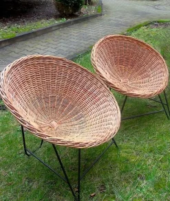 Pamono Mid-Century Modern Rattan and Iron Lounge Chairs, 1960s, Set of 2><noscript><img width=