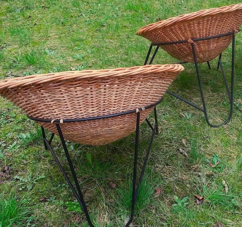 Pamono Mid-Century Modern Rattan and Iron Lounge Chairs, 1960s, Set of 2> Lounge Chairs & Armchairs
