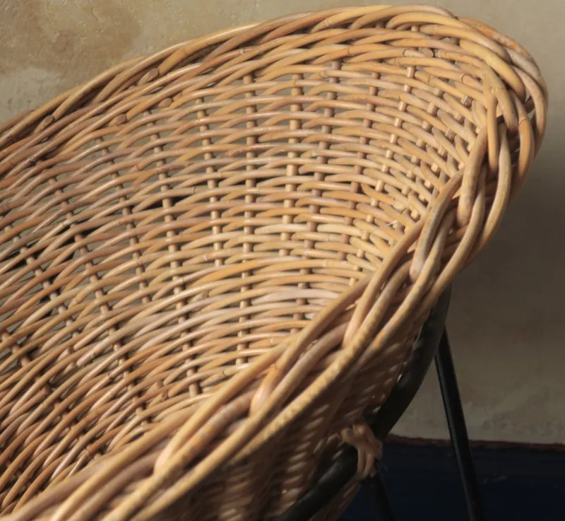 Pamono Mid-Century Modern Rattan and Iron Lounge Chairs, 1960s, Set of 2> Lounge Chairs & Armchairs