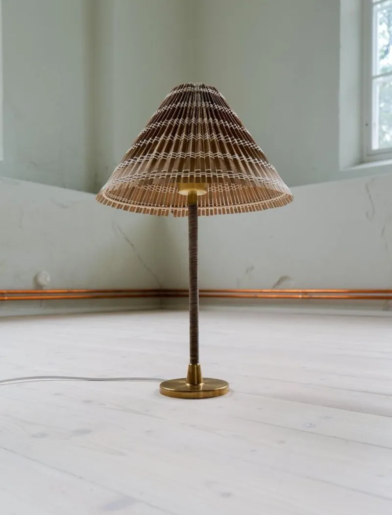 Pamono Mid-Century Modern Table Lamp in Brass and Rattan, 1960s> Table Lamps