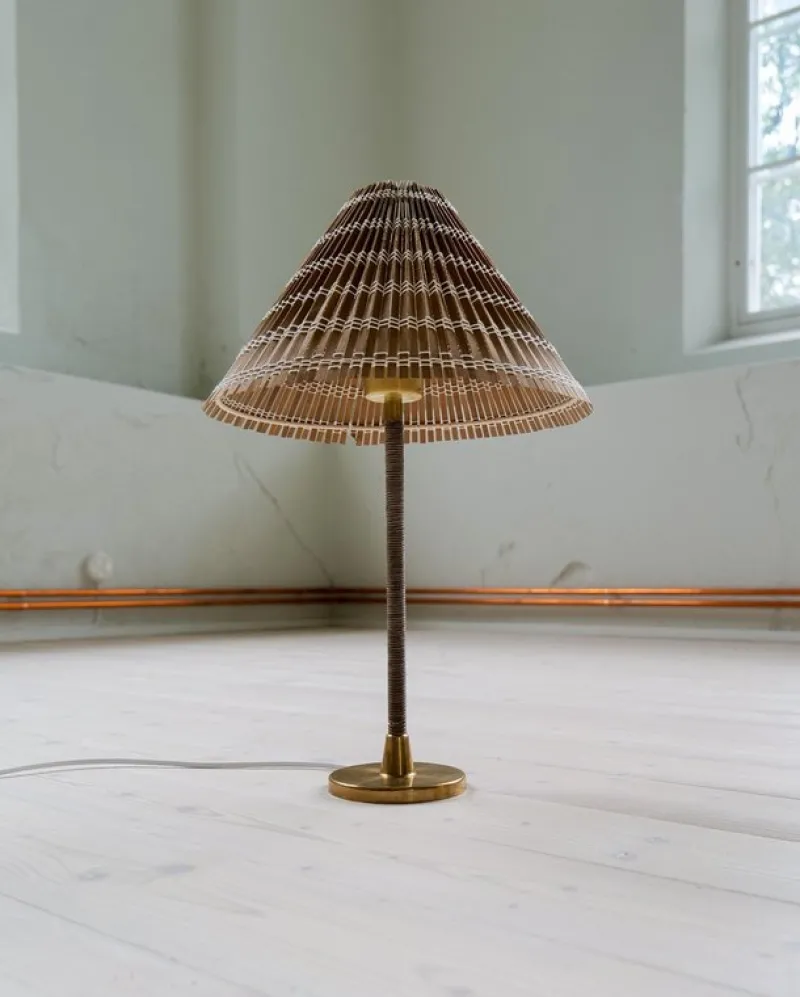 Pamono Mid-Century Modern Table Lamp in Brass and Rattan, 1960s> Table Lamps