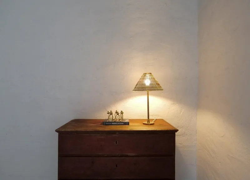 Pamono Mid-Century Modern Table Lamp in Brass and Rattan, 1960s> Table Lamps