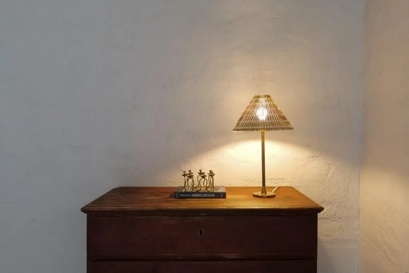 Pamono Mid-Century Modern Table Lamp in Brass and Rattan, 1960s> Table Lamps