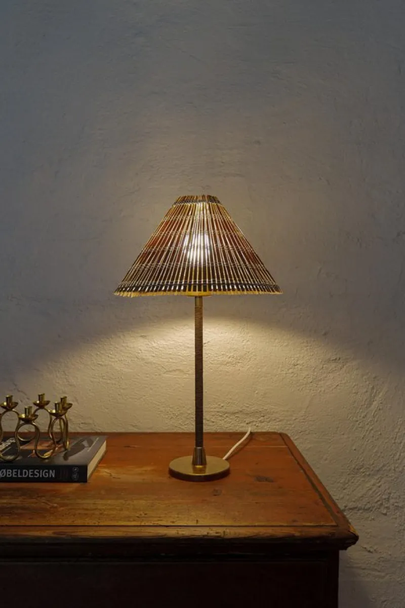Pamono Mid-Century Modern Table Lamp in Brass and Rattan, 1960s> Table Lamps