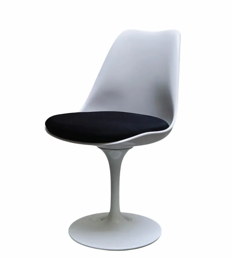 Pamono Mid-Century Modern White Tulip Base Dining Chair by Eero Saarinen, Italy, 1970s> Side Chairs & Dining Chairs