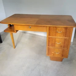 Pamono Mid-Century Modernist Desk in Golden Oak, Scandinavia, 1950s> Desks