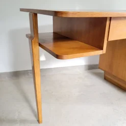 Pamono Mid-Century Modernist Desk in Golden Oak, Scandinavia, 1950s><noscript><img width=
