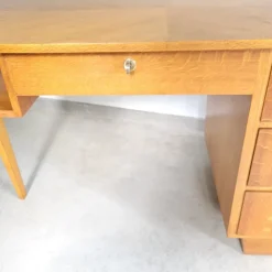Pamono Mid-Century Modernist Desk in Golden Oak, Scandinavia, 1950s><noscript><img width=