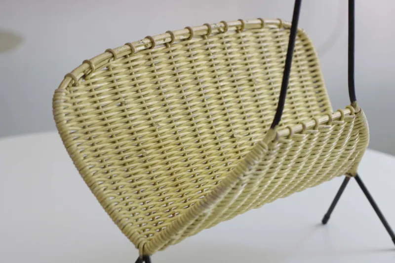 Pamono Mid-Century Peacock Magazine Rack in Rattan and Wire, 1950s> Magazine Racks