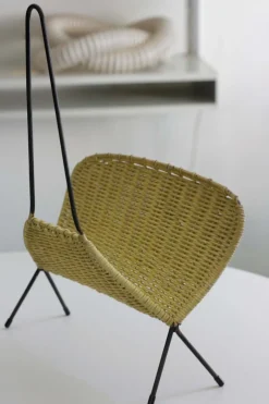 Pamono Mid-Century Peacock Magazine Rack in Rattan and Wire, 1950s><noscript><img width=