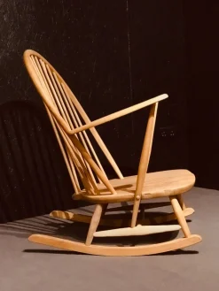 Pamono Mid-Century Rocking Chair in Light Elm by Lucian Ercolani for Ercol><noscript><img width=