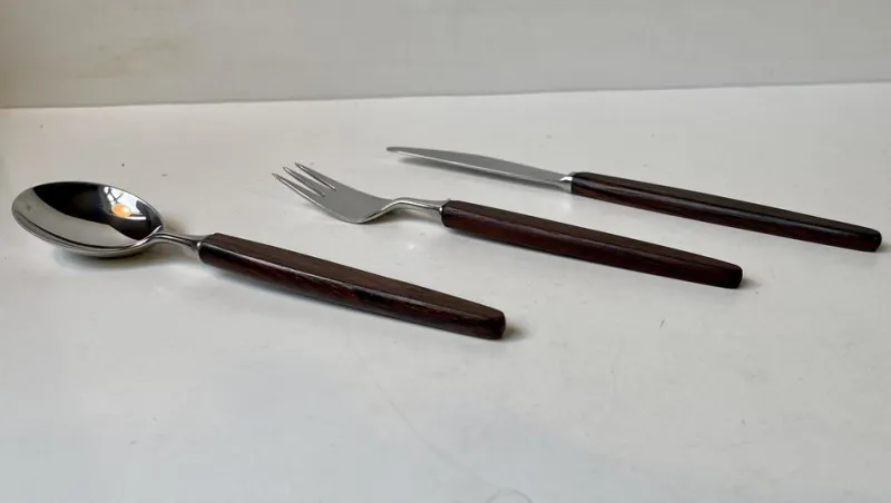 Pamono Mid-Century Rosewood Flatware Cutlery by Tias Eckhoff for Lindtofte, 1960s, Set of 36> Cutlery & Serving Utensils