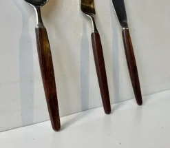Pamono Mid-Century Rosewood Flatware Cutlery by Tias Eckhoff for Lindtofte, 1960s, Set of 36><noscript><img width=