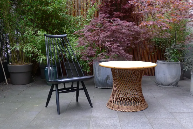 Pamono Mid-Century Round Bamboo and Wicker Garden Table with Yellow Top> Garden Tables