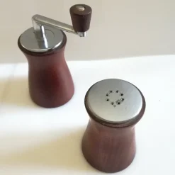 Hot Pamono Mid-Century Salt Shaker and Pepper Mill from Deve, Netherlands, 1960s, Set of 2