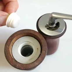 Hot Pamono Mid-Century Salt Shaker and Pepper Mill from Deve, Netherlands, 1960s, Set of 2