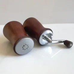 Hot Pamono Mid-Century Salt Shaker and Pepper Mill from Deve, Netherlands, 1960s, Set of 2