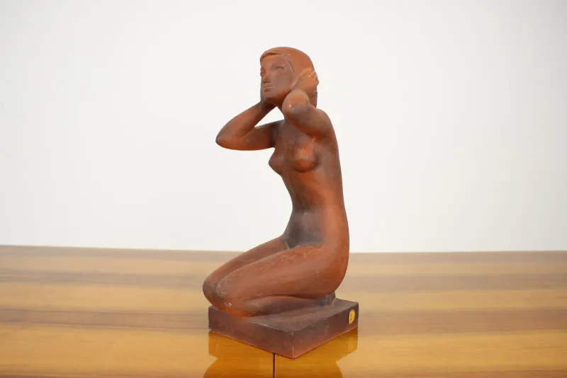 Pamono Mid-Century Sculpture of Nude Sitting Women by Jitka Forejtová, 1960s> Mid-Century