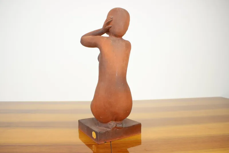 Pamono Mid-Century Sculpture of Nude Sitting Women by Jitka Forejtová, 1960s> Mid-Century