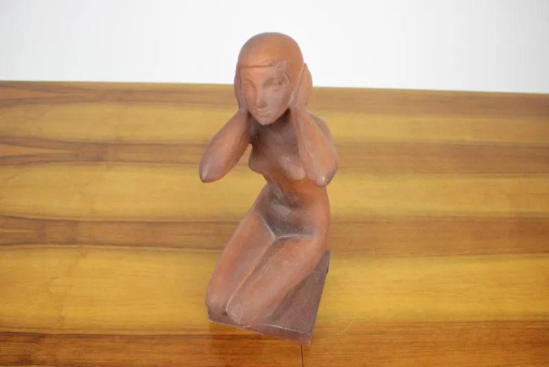 Pamono Mid-Century Sculpture of Nude Sitting Women by Jitka Forejtová, 1960s> Mid-Century
