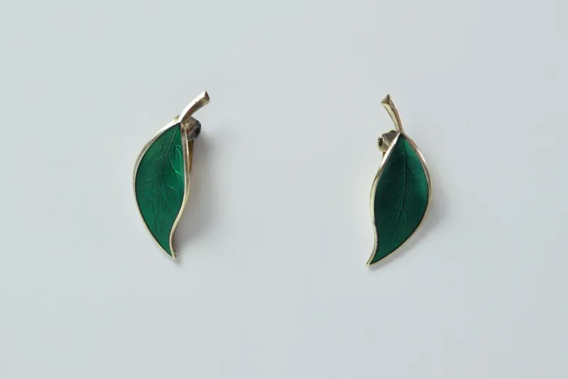 Pamono Mid-Century Sterling Silver and Enamel Ear Clips from David Andersen, 1950s, Set of 2> Earrings