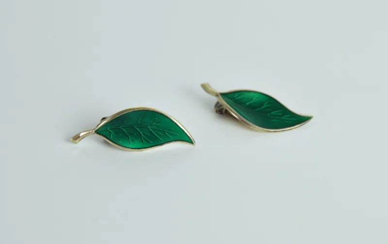 Pamono Mid-Century Sterling Silver and Enamel Ear Clips from David Andersen, 1950s, Set of 2> Earrings