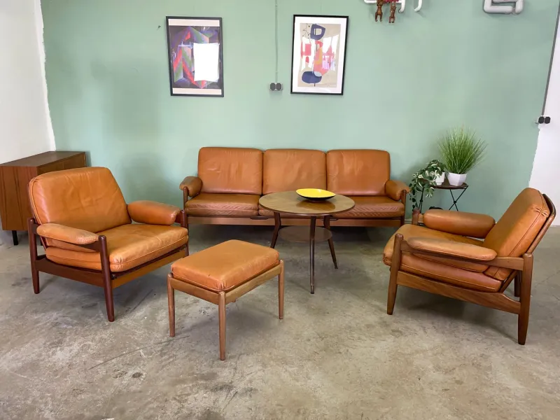 Pamono Mid-Century Teak and Leather Living Room Set, 1960s, Set of 4> Living Room Sets