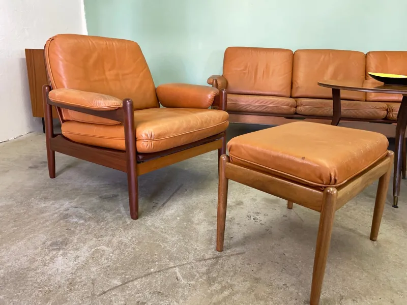 Pamono Mid-Century Teak and Leather Living Room Set, 1960s, Set of 4> Living Room Sets