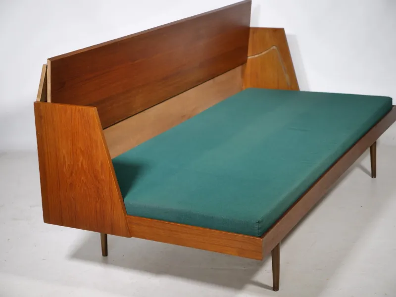 Pamono Mid-Century Teak Daybed, 1960s> Daybeds & Chaises Lounges