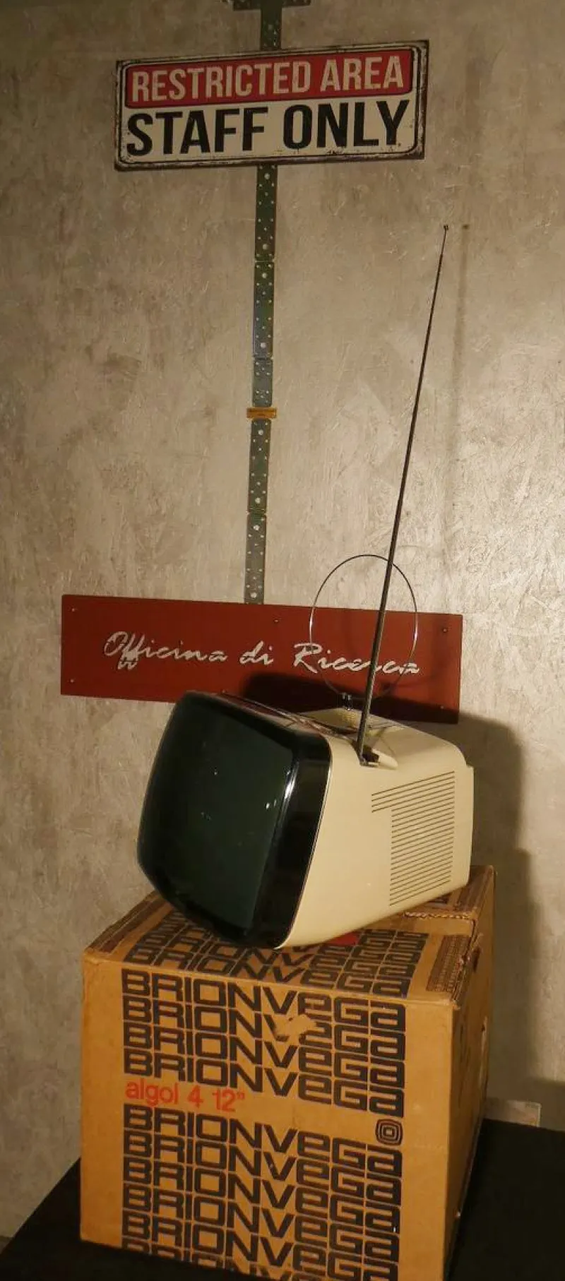 Sale Pamono Mid-Century TV Monitor Algol 4 by Richard Sapper & M. Zanuso for Brionvega, 1980s