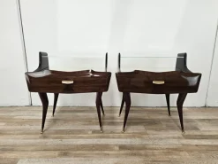 Pamono Mid-Century Venus Bedside Tables in Mahogany and Mirror, 1950s, Set of 2> Nightstands