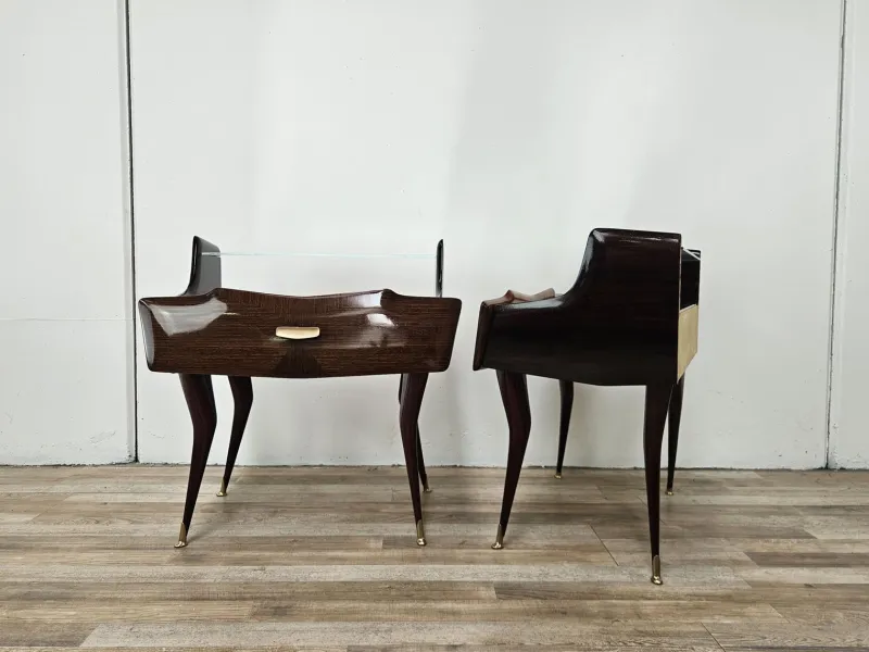 Pamono Mid-Century Venus Bedside Tables in Mahogany and Mirror, 1950s, Set of 2> Nightstands
