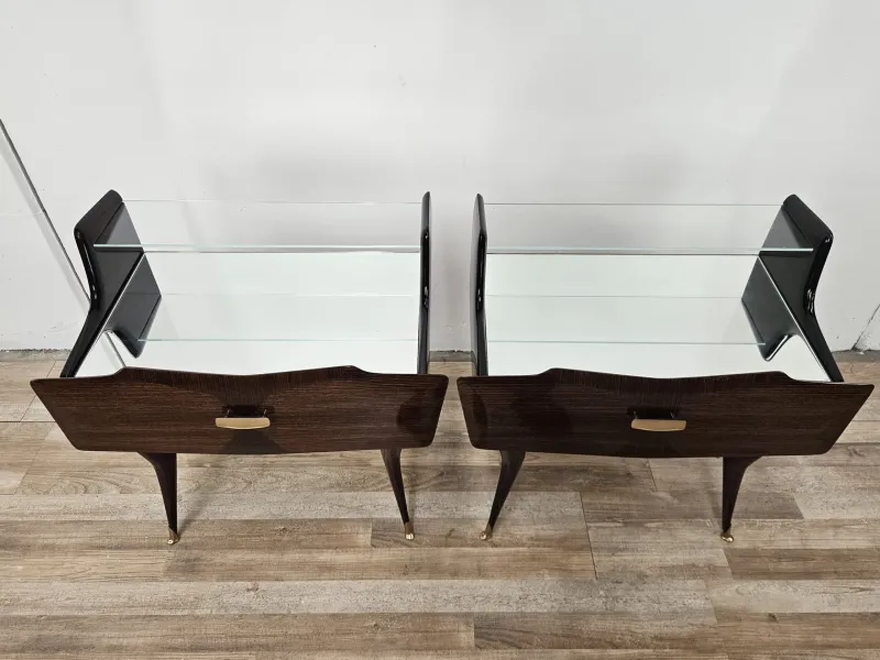 Pamono Mid-Century Venus Bedside Tables in Mahogany and Mirror, 1950s, Set of 2> Nightstands