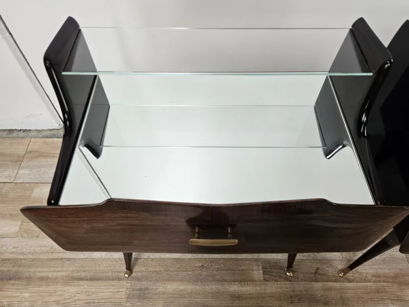 Pamono Mid-Century Venus Bedside Tables in Mahogany and Mirror, 1950s, Set of 2> Nightstands