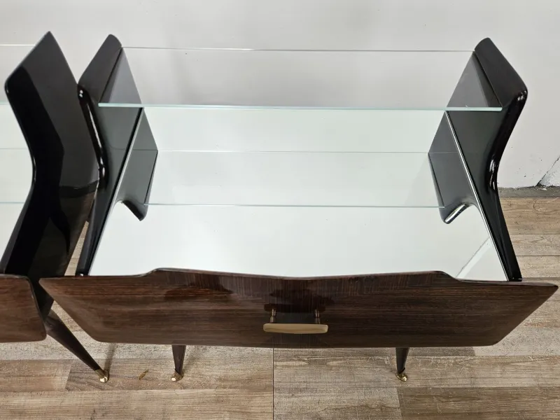 Pamono Mid-Century Venus Bedside Tables in Mahogany and Mirror, 1950s, Set of 2> Nightstands