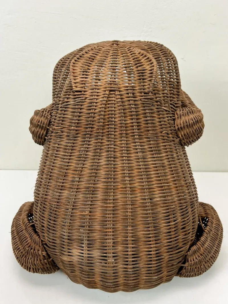 Pamono Mid-Century Vintage Rattan Frog Magazine Holder, 1970s> Magazine Racks