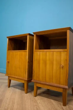 Pamono Mid-Century Walnut Bedside Tables by Alfred Cox, 1950s, Set of 2><noscript><img width=
