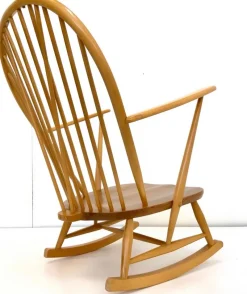 Pamono Mid-Century Windsor Grandfather Rocking Chair in Wood attributed to Lucian Ercolani for Ercol, England, 1960s><noscript><img width=