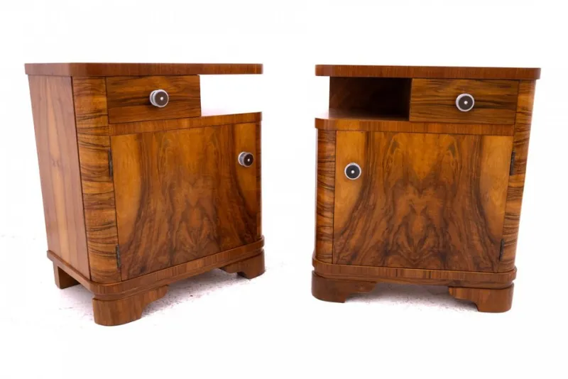 Pamono Mid-20th Century Walnut Bedside Tables, Poland, 1940s, Set of 2> Nightstands