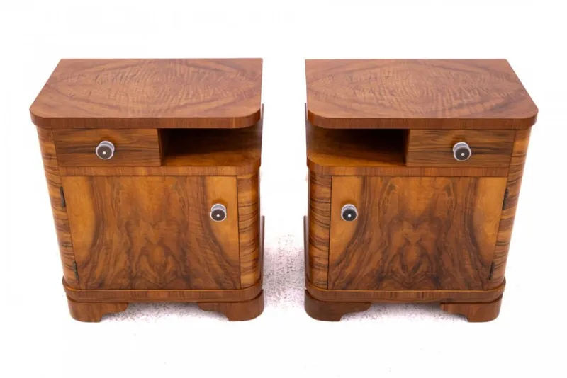 Pamono Mid-20th Century Walnut Bedside Tables, Poland, 1940s, Set of 2> Nightstands