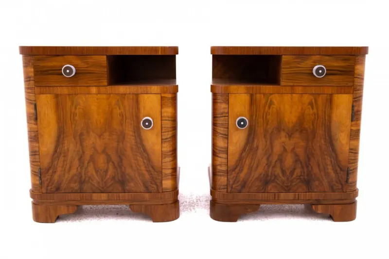 Pamono Mid-20th Century Walnut Bedside Tables, Poland, 1940s, Set of 2> Nightstands