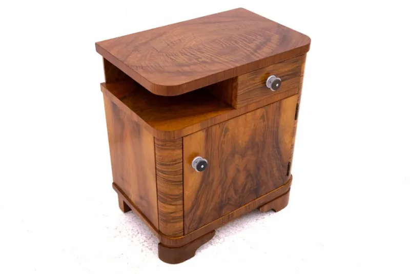 Pamono Mid-20th Century Walnut Bedside Tables, Poland, 1940s, Set of 2> Nightstands