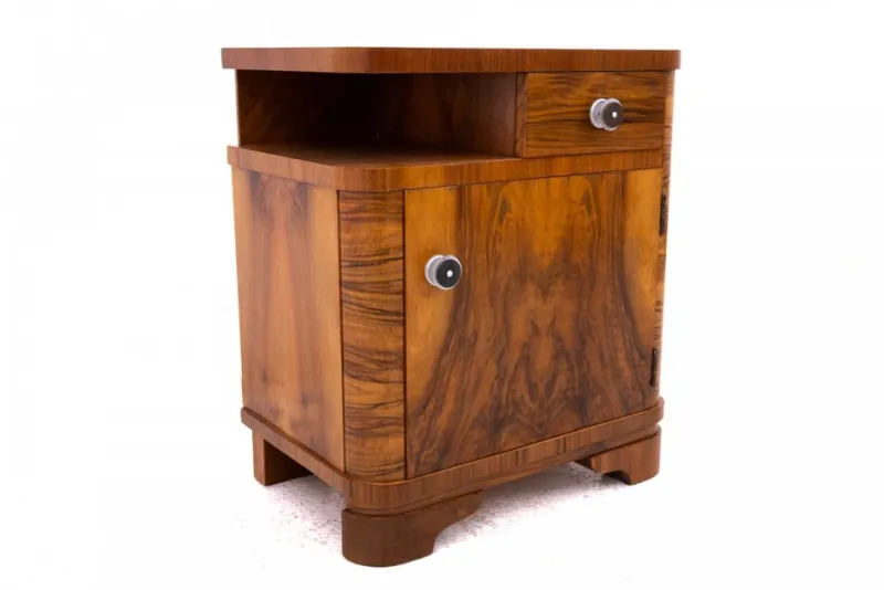 Pamono Mid-20th Century Walnut Bedside Tables, Poland, 1940s, Set of 2> Nightstands