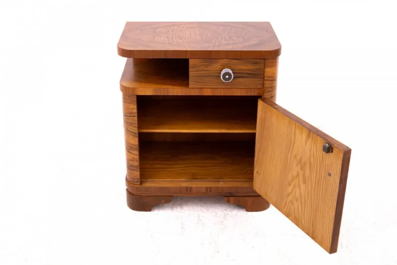 Pamono Mid-20th Century Walnut Bedside Tables, Poland, 1940s, Set of 2> Nightstands