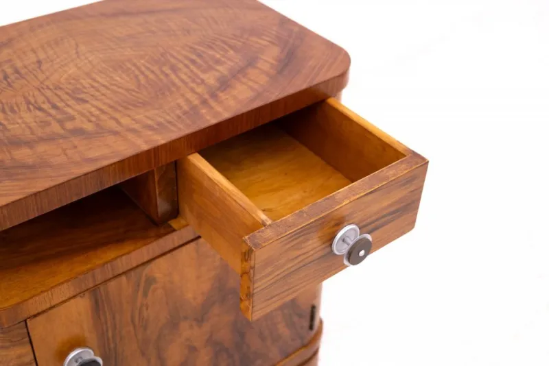 Pamono Mid-20th Century Walnut Bedside Tables, Poland, 1940s, Set of 2> Nightstands