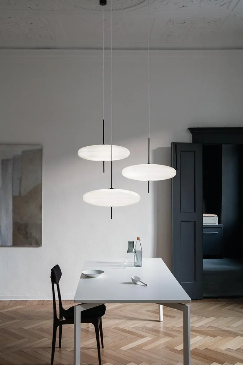 Sale Pamono Model 2065 Lamp with White Diffuser and Black Hardware by Gino Sarfatti