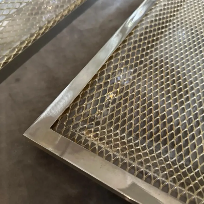 Pamono Modern Brass and Acrylic Trays in the style of Dior Home, 1970s, Set of 3> Trays