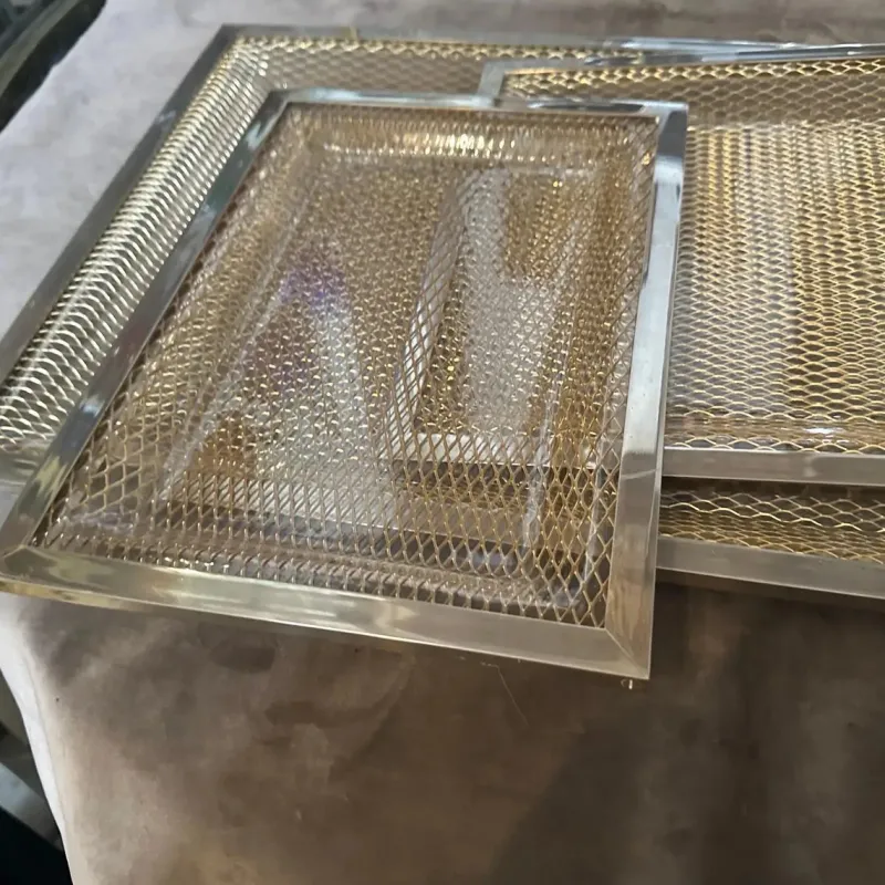 Pamono Modern Brass and Acrylic Trays in the style of Dior Home, 1970s, Set of 3> Trays